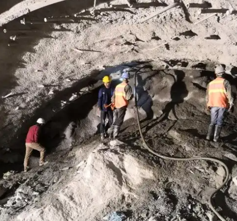 北辰拱顶带模注浆料的施工流程及注意事项